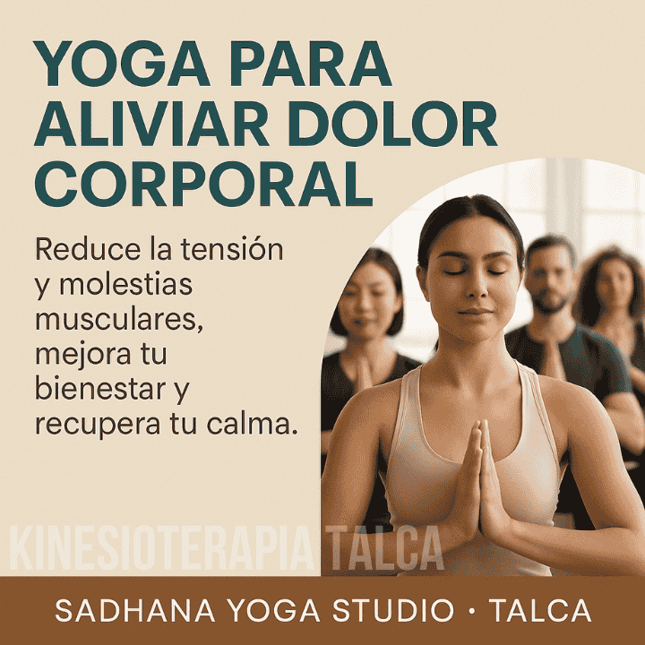 Instructor guiando clase personalizada de yoga en Sadhana Yoga Studio - Talca, ambiente cálido y profesional.